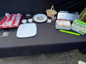 lot 389 image: Assorted Kitchen Items and FoodSaver Set