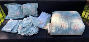 lot 282 image: Westpoint Stevens Full Bedding Set