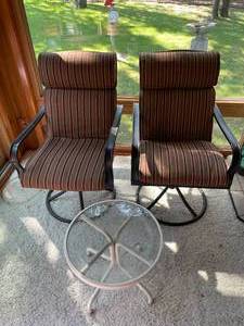 lot 290 image: Set of 2 Swivel Patio Chairs with Small Glass-Top Side Table