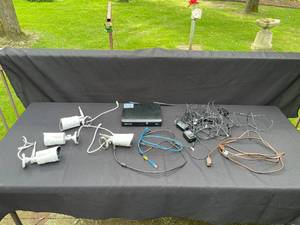 lot 295 image: Night Owl Security System with 4 Cameras and Accessories