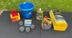lot 439 image: Lot of Automotive and Cleaning Supplies - unknown quantities in bottles