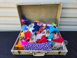 lot 451 image: Vintage Suitcase Filled with Doll Clothes & Accessories