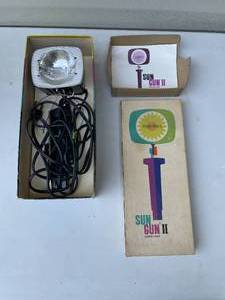 lot 458 image: Sylvania Sun Gun II Movie Light