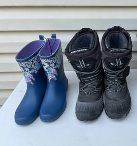 lot 462 image: Ladies Spring Rain Boots & Insulated Winter Boots - Size 9 & 10
