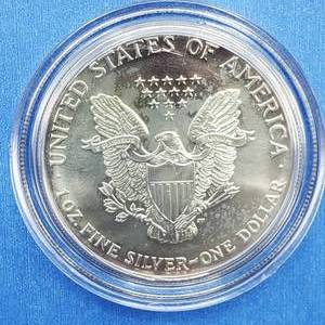 lot 50 image: 1998 American Silver Eagle in Airtite