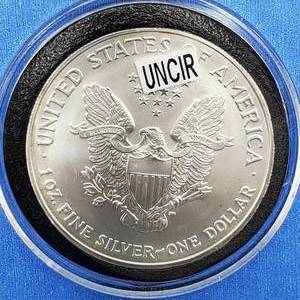 lot 57 image: 2005 American Silver Eagle in Airtite