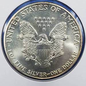 lot 62 image: 1988 American Silver Eagle