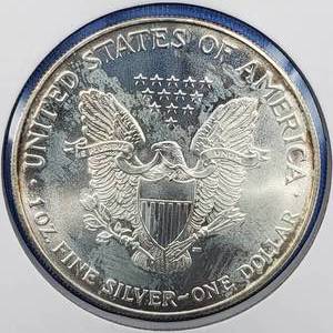 lot 70 image: 1998 American Silver Eagle
