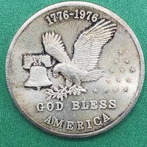 lot 199 image: 1 Troy Oz Silver Round--.999  Silver from 1976