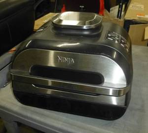 lot 11 image: NINJA Smart XL grill FG550