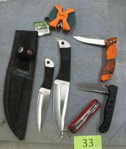 lot 33 image: Group of knives including Buck and Gerber