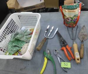 lot 52 image: garden tools