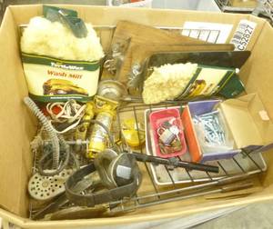lot 65 image: Box of garage stuff - 2 ton jack, water heater, engraver, car wash mitts, daisy scope, anchors, tripod