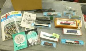 lot 69 image: N Scale model railroad cars and track