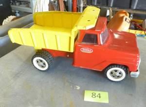 lot 84 image: Nice Tonka dump truck