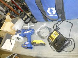 lot 138 image: New Graco Triax II handheld airless sprayer