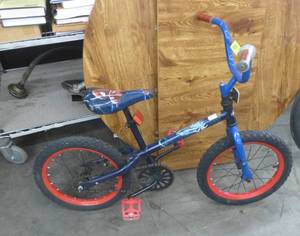 lot 157 image: Kids spiderman bike