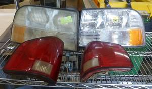 lot 160 image: 2001 GMC Sonoma headlights and tail lights