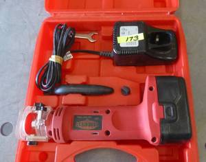 lot 173 image: Cordless cut out tool 18V - tested - works
