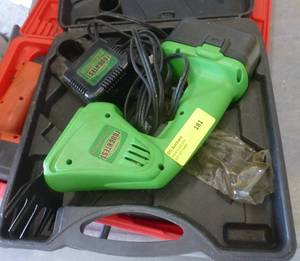 lot 181 image: Grass and Hedge trimmer 18V