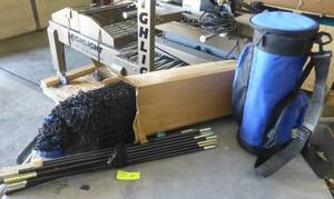 lot 189 image: Portable net for soccergolf etc, cooler bag shaped like golf bag, badmitten set