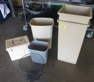 lot 204 image: Group of waste baskets