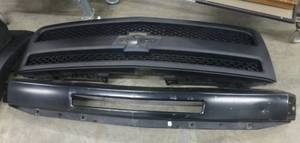 lot 220 image: 2013 Chevy Silverado grill, bumper, wheel wells