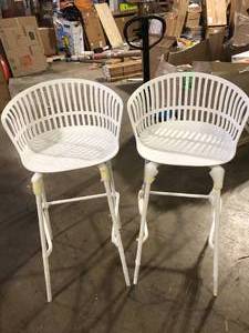 lot 9 image: Glamour Home Basil 30 in. White Metal Bar Stool with Plastic Seat 2 Customer Returns See Pictures