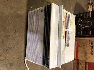 lot 35 image: GE 8,000 BTU 115-Volt Smart Window Air Conditioner for 350 Sq. Ft. in White with Wi-Fi and Remote Customer Returns See Pictures