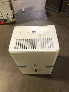 lot 34 image: GE 25-Pints for Damp Rooms Up to 1500 sq. ft. Residential Dehumidifier with Bucket in White, Damaged Customer Returns See Pictures