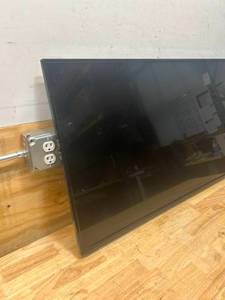 lot 38 image: INSIGNIA 43 LED TV Model NS-43D420NA20