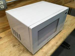 lot 93 image: Magic Chef Microwave Model # HMM1110W
