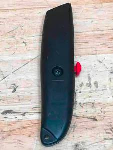 lot 109 image: Lot of 4 - Box cutters