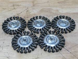 lot 103 image: Lot of 5 - Klutch 4.5 Twist Knot Wire Wheels