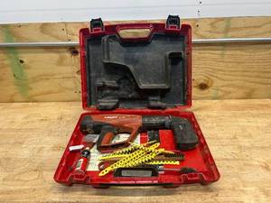 lot 141 image: HILTI DX460 Nail Gun Machine with Case
