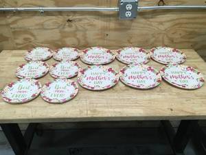 lot 193 image: Set Of Mothers Day Paper Cups, Paper Plates And Napkins