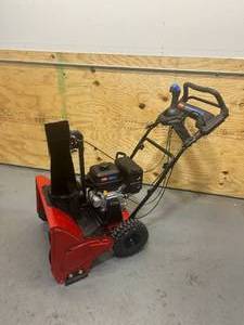 lot 16 image: TORO SnowMaster 724 QXE Personal Pace Self-Propelled Gas Snow Blower
