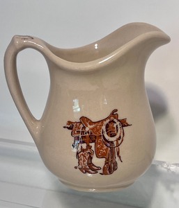 lot 26 image: Assorted Vintage Creamers