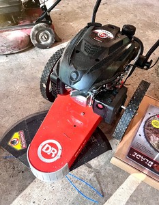 lot 36 image: DR 22 Trimmer Mower