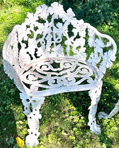 lot 30 image: Vintage White Cast Iron Garden Table & Chairs