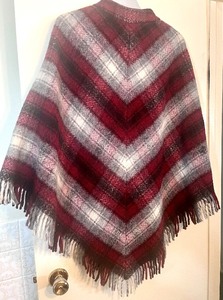 lot 98 image: Glenugie Brand 100% Wool Womens Poncho