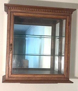 lot 96 image: Small Hanging Curio Cabinet