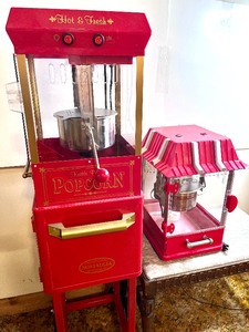 lot 118 image: Table Top & Standing Popcorn Makers