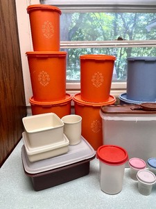 lot 124 image: Vintage Tupperware (Canisters, Pitcher, Lunch Container & More)
