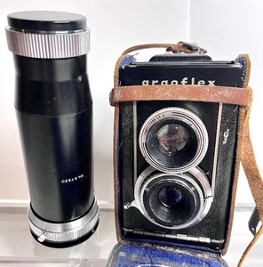 lot 66 image: Argoflex & Vitessa Vintage Cameras