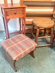 lot 171 image: Variety of Small Wooden Accent Furniture Pieces