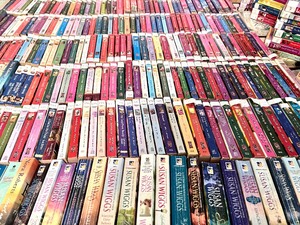 lot 167 image: Hundreds of Paperback Books