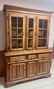 lot 135 image: Oak China Cabinet