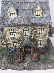 lot 164 image: Thomas Kinkade Figurine Houses