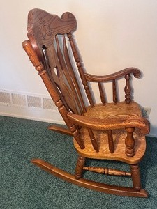 lot 154 image: Oak Rocking Chair